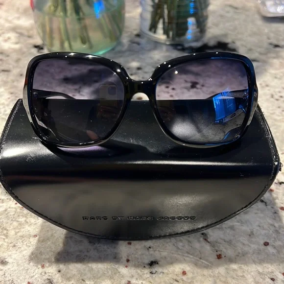 Marc Jacobs sunglasses, worn still have some life left Marc Jacobs | Accessories | Marc Jacobs Sunglasses | Poshmark main image 2